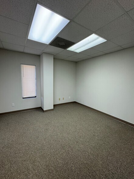 6283 Park South Dr, Bessemer, AL à louer - Photo du bâtiment - Image 2 de 4