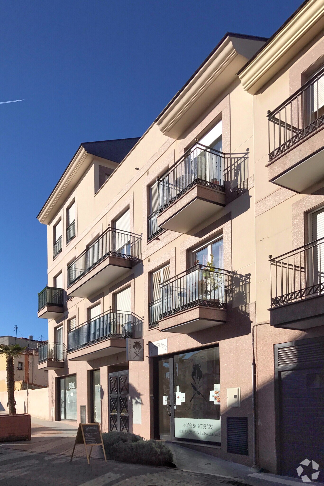 Commerce de détail dans Majadahonda, Madrid à louer Photo du bâtiment- Image 1 de 3