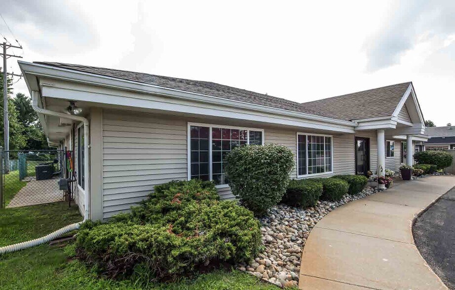 9125 Highland Rd, White Lake, MI à louer - Photo du bâtiment - Image 2 de 6