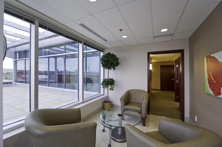 421 7th Ave SW, Calgary, AB à louer - Photo intérieure - Image 3 de 11