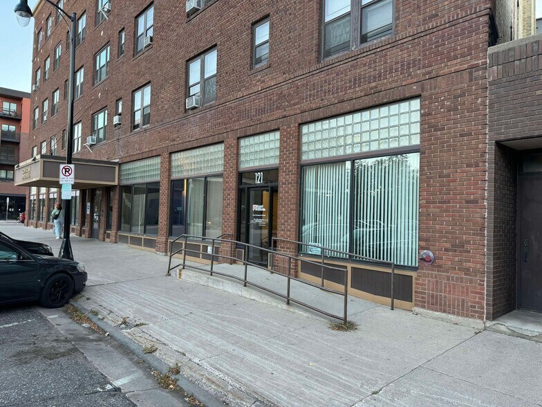 121-123 Roberts St N, Fargo, ND for lease - Building Photo - Image 2 of 12