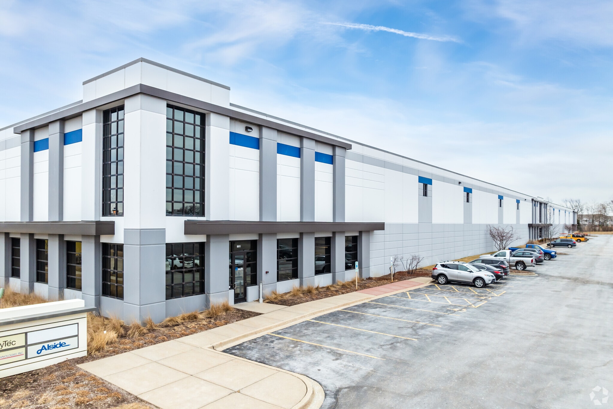 901-907 Wesemann Dr, West Dundee, IL for lease Primary Photo- Image 1 of 11