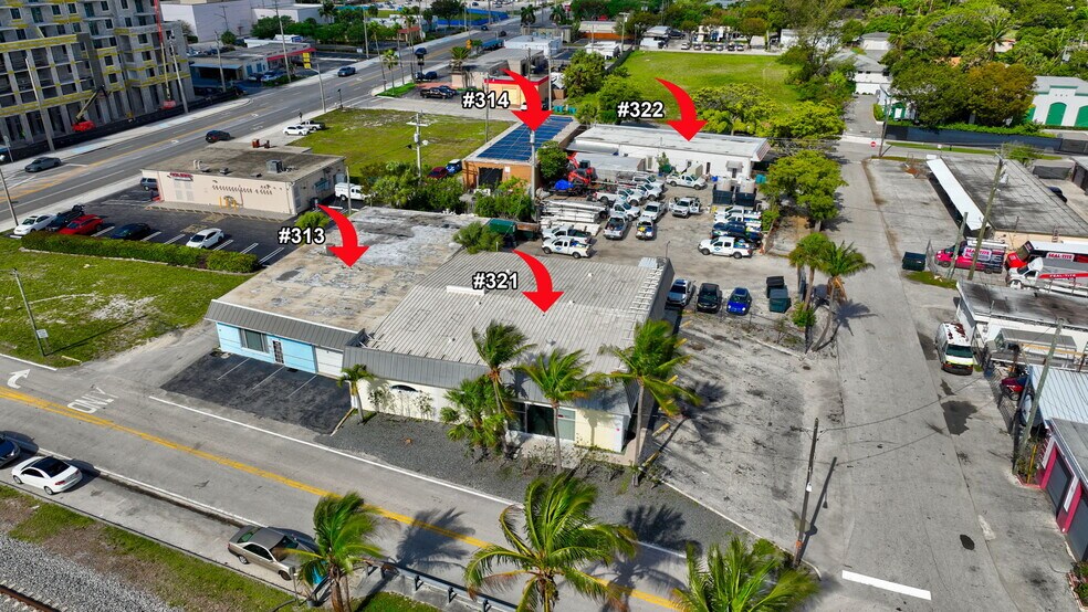 321 N Railroad Ave, Boynton Beach, FL à louer - Photo du bâtiment - Image 3 de 47
