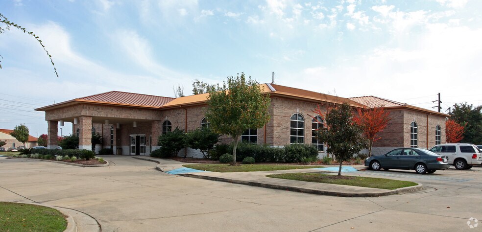 2406 Catalpa Ave, Pascagoula, MS à louer - Photo du bâtiment - Image 2 de 11