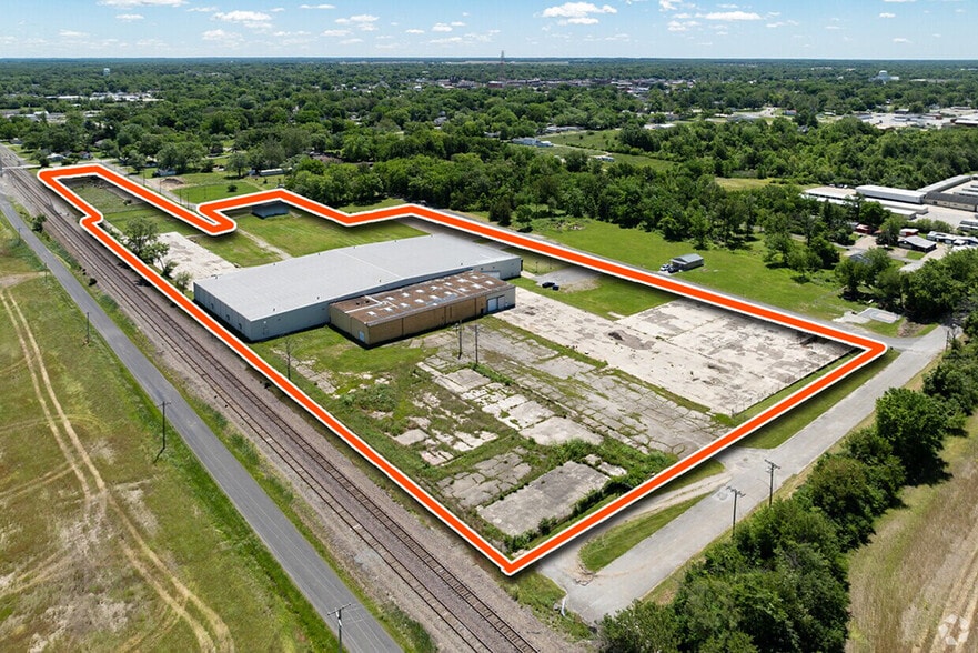 823 Aaron Pky, Centralia, IL for lease - Building Photo - Image 3 of 17