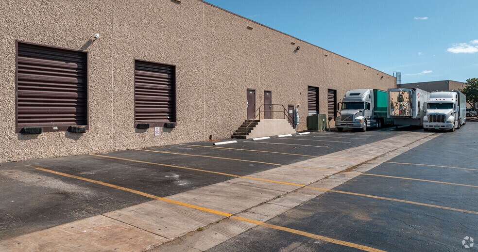 500-512 SW 12th Ave, Deerfield Beach, FL à louer - Photo du bâtiment - Image 3 de 14