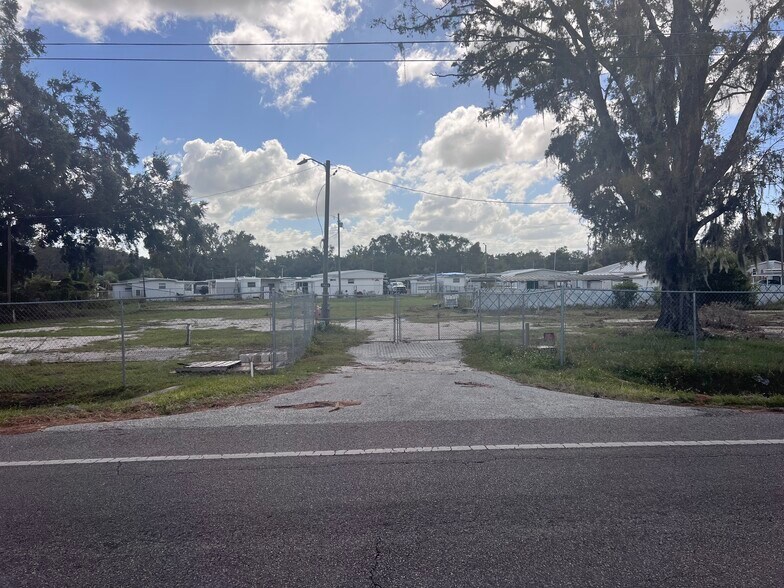 37422 State Road 54, Zephyrhills, FL à louer - Photo principale - Image 1 de 1