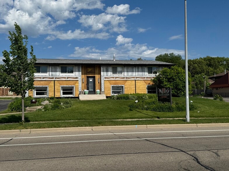 433 Grand Canyon Dr, Madison, WI for sale - Building Photo - Image 2 of 5
