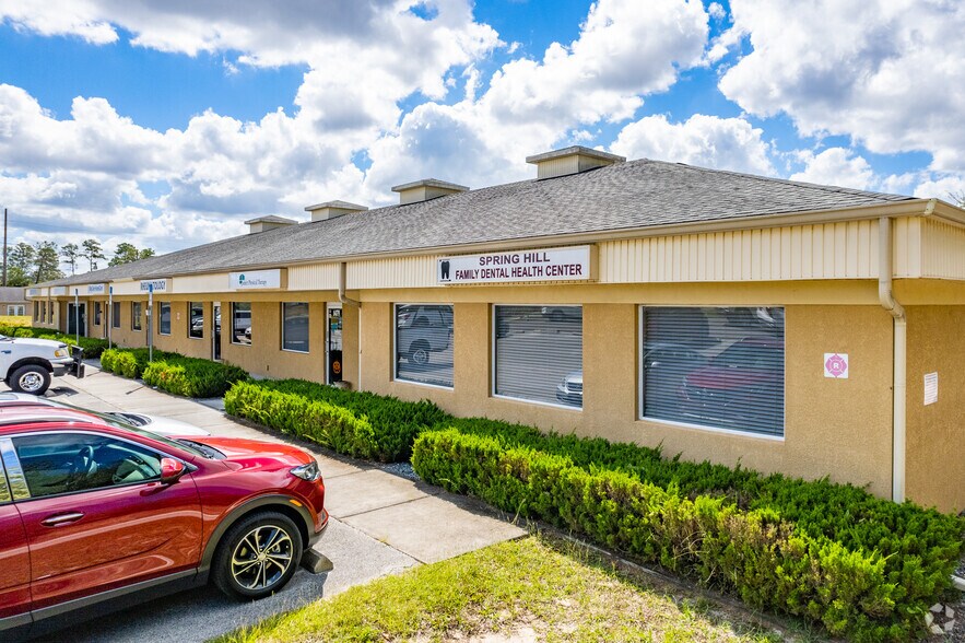 6475 Oregon Jay, Spring Hill, FL for lease - Primary Photo - Image 1 of 9