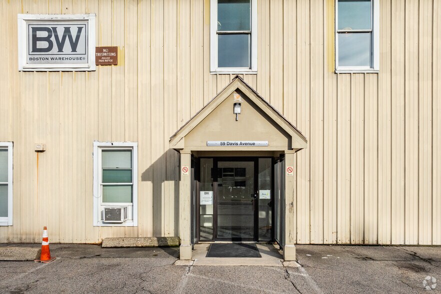 59 Davis Ave, Norwood, MA à louer - Photo du bâtiment - Image 2 de 4