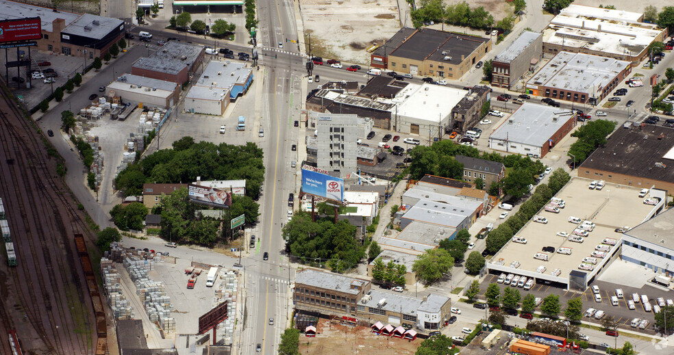 1525 N Elston Ave, Chicago, IL for lease - Aerial - Image 2 of 4