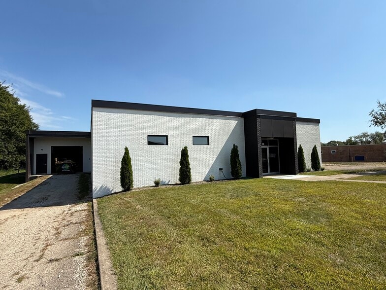 50 N 17th St, St Charles, IL à louer - Photo du bâtiment - Image 1 de 1