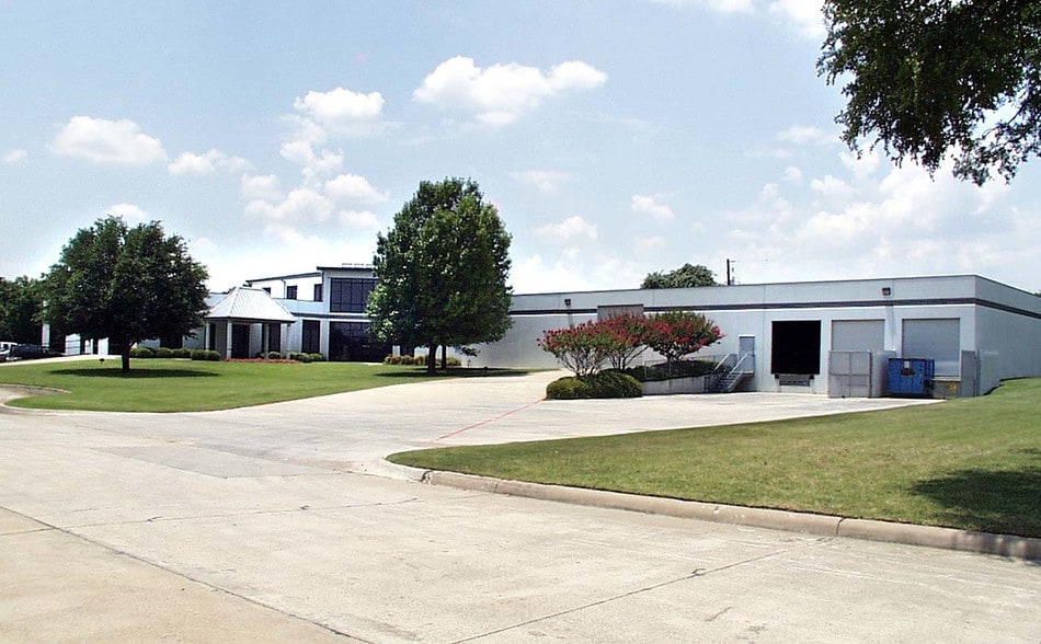 2320 Michigan Ct, Arlington, TX for lease - Primary Photo - Image 1 of 18