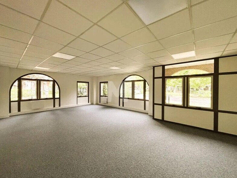 Office in Orsay for lease - Interior Photo - Image 3 of 8