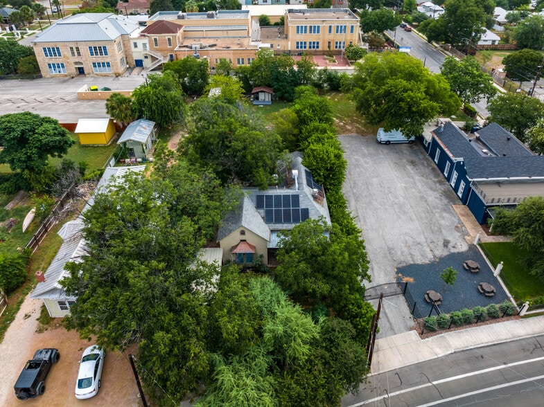 1012 N Flores St, San Antonio, TX for sale - Building Photo - Image 3 of 21