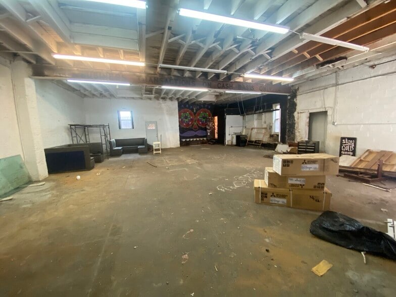 6 Charles Pl, Brooklyn, NY for lease - Primary Photo - Image 1 of 5