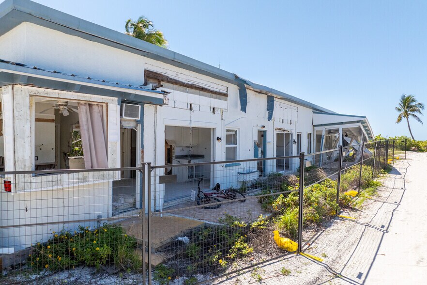 4819 Tradewinds Dr, Sanibel, FL à vendre - Photo du bâtiment - Image 3 de 37