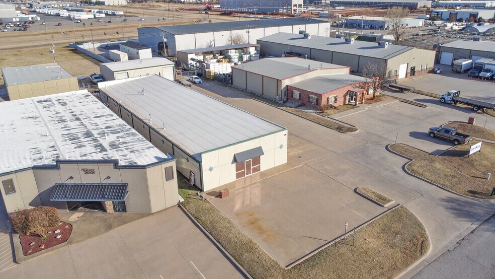 14814-14816 Bristol Park Boulevard portefeuille de 2 propriétés à vendre sur LoopNet.ca - Photo du bâtiment - Image 2 de 7