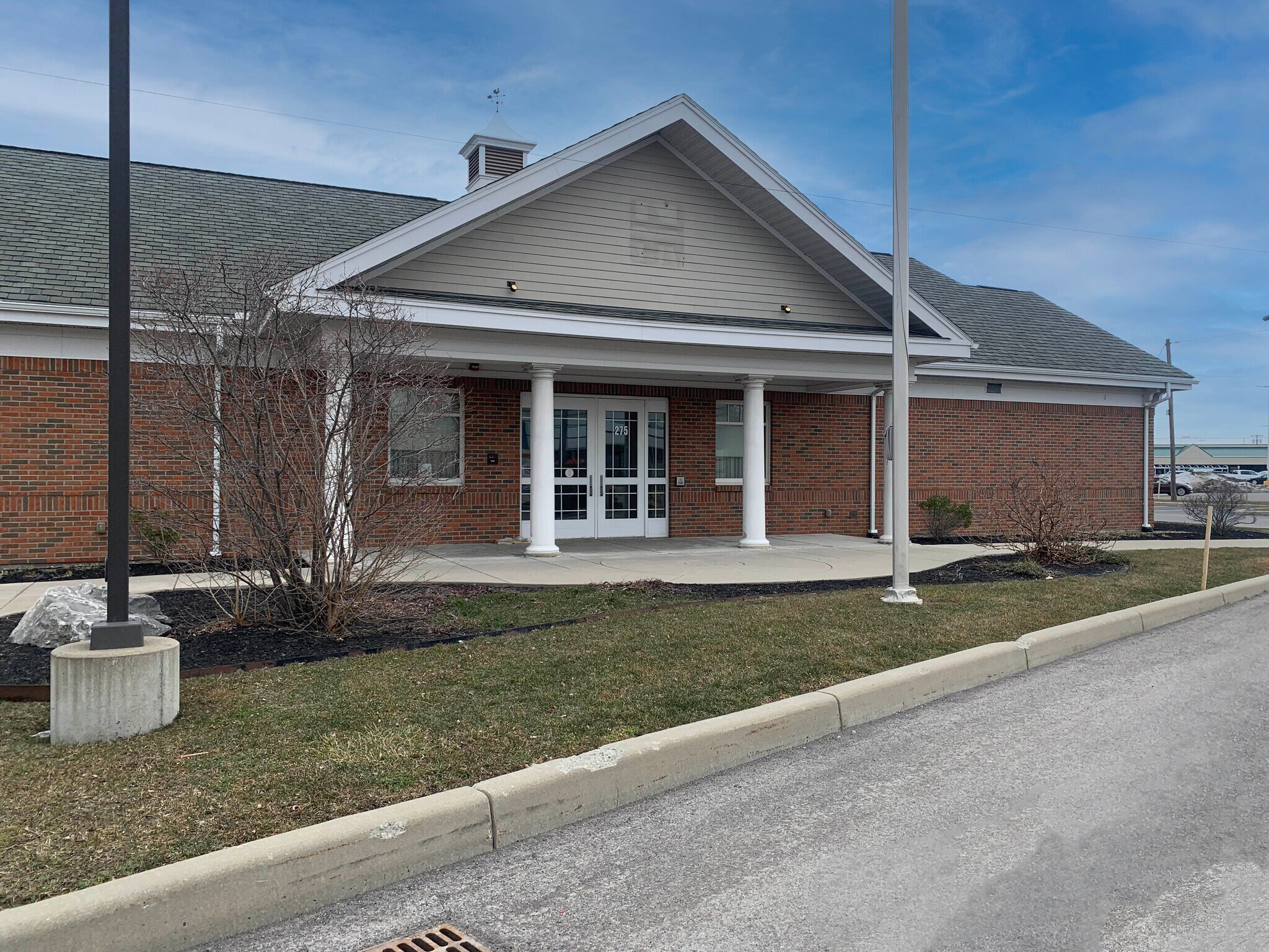 275 Meadow Dr, North Tonawanda, NY à vendre Photo du bâtiment- Image 1 de 10