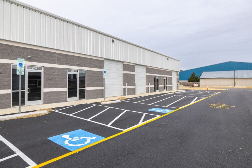 8145 Pine Ridge Rd, Mechanicsville, VA for lease - Building Photo - Image 3 of 26