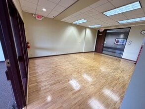 N14W23777 Stone Ridge Dr, Waukesha, WI for lease Interior Photo- Image 2 of 7