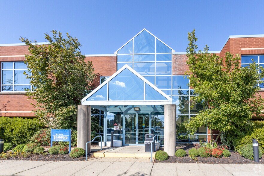 105 Raider Blvd, Hillsborough, NJ à louer - Photo du bâtiment - Image 1 de 5