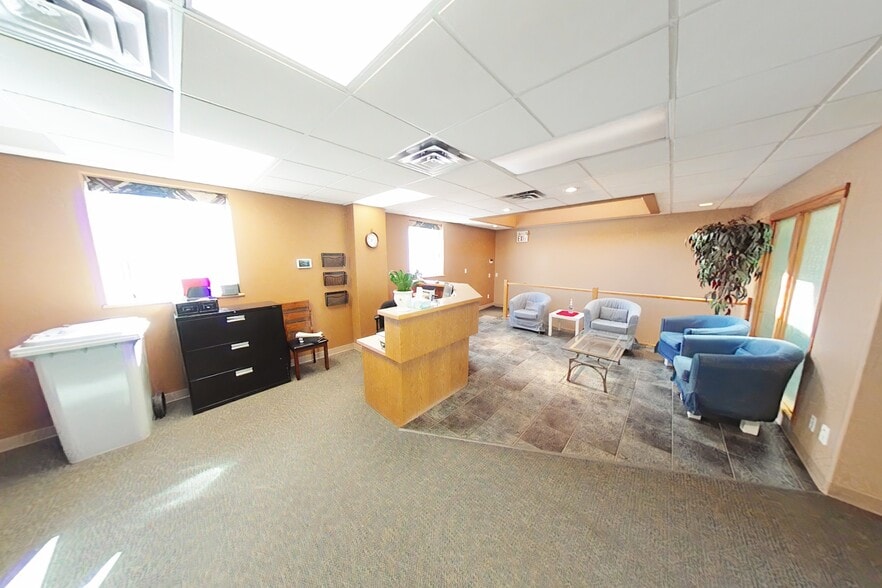 4815 50 Av, Red Deer, AB à louer - Photo intérieure - Image 3 de 10