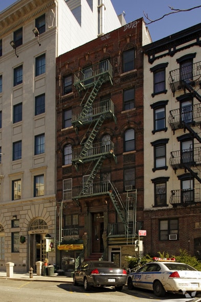 325 E 5th St, New York, NY for lease - Building Photo - Image 3 of 4