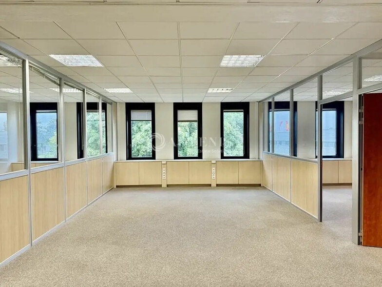 Office in Dardilly for lease - Building Photo - Image 1 of 9