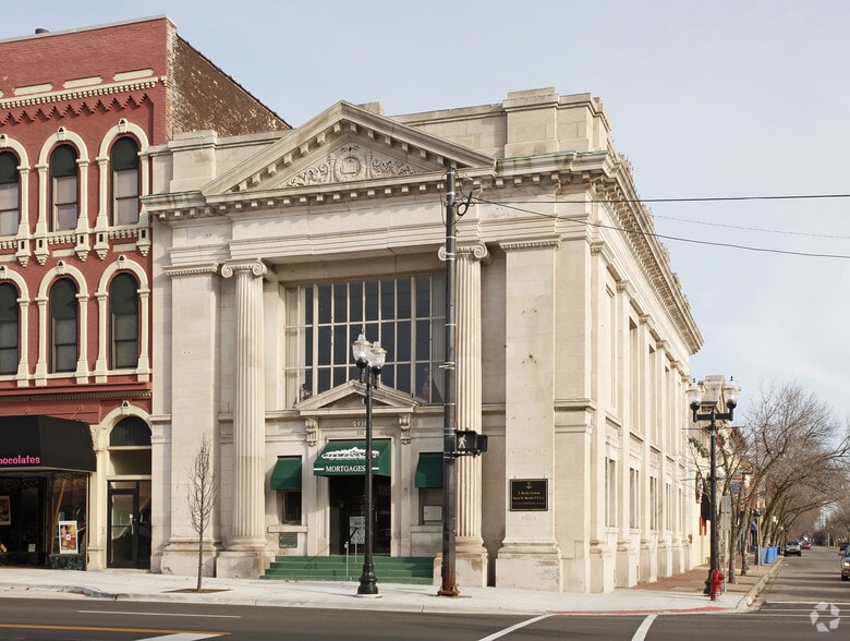 400 Court St, Saginaw, MI for lease - Primary Photo - Image 1 of 8