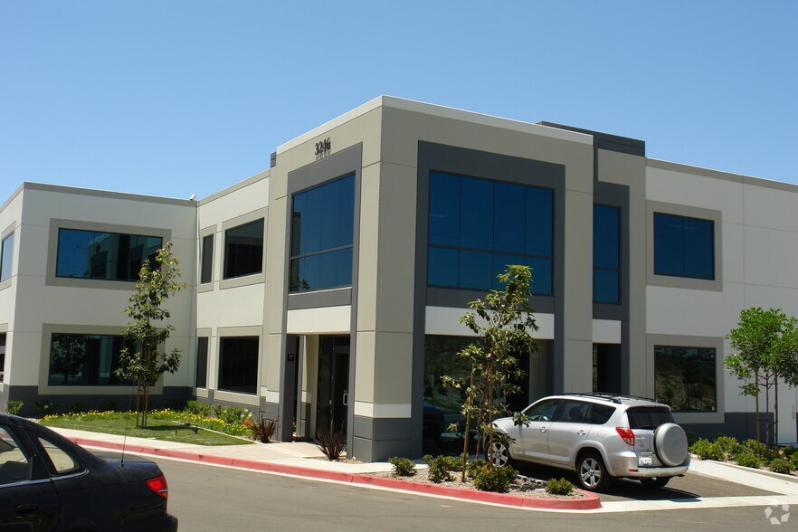 3246 Grey Hawk Ct, Carlsbad, CA à louer - Photo du bâtiment - Image 1 de 4
