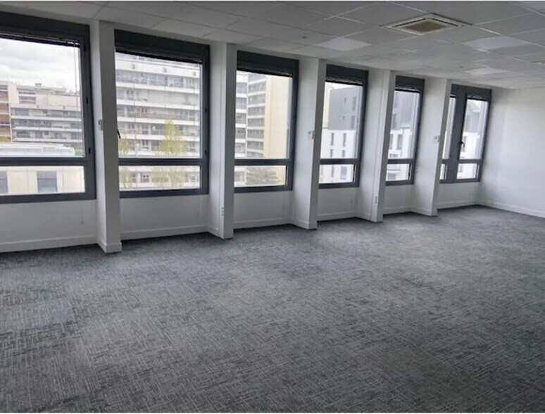 Office in Boulogne-Billancourt for lease - Building Photo - Image 2 of 7