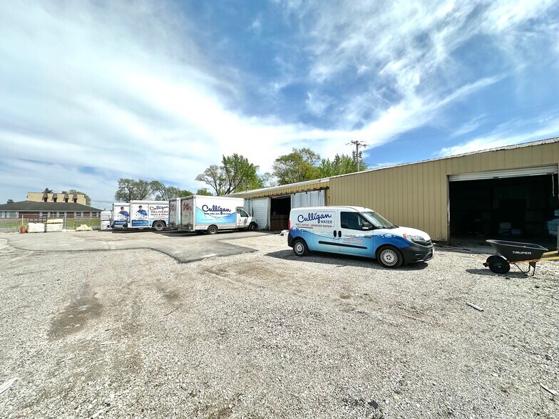 2215 W Lincoln Hwy, Merrillville, IN for lease - Building Photo - Image 2 of 12