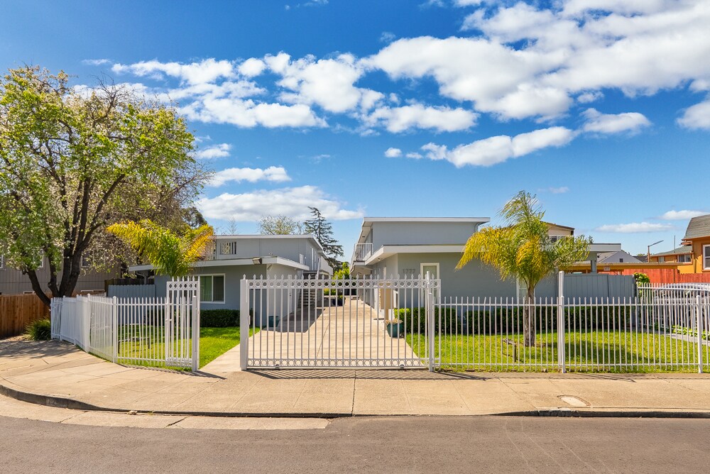 1777-1781 Sausal St, Oakland, CA à vendre Photo du bâtiment- Image 1 de 39