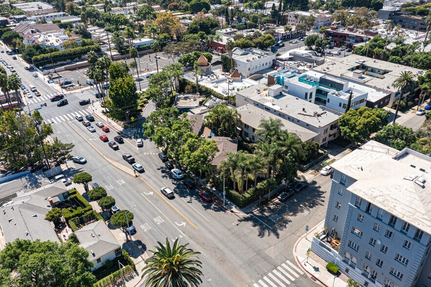 8102 Norton Ave, West Hollywood, CA à vendre - Photo du bâtiment - Image 2 de 20