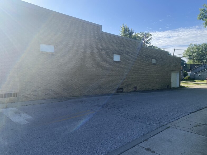 640 W National Ave, Brazil, IN à vendre - Photo du bâtiment - Image 3 de 9