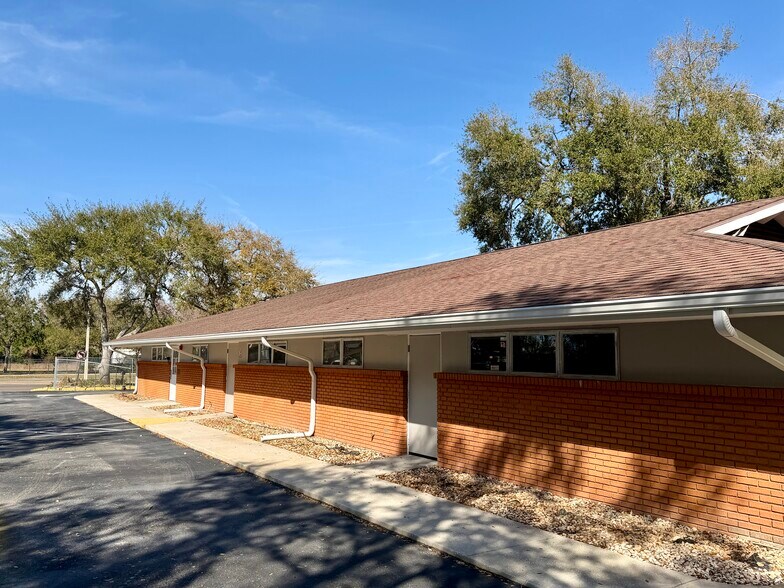 6610 Embassy Blvd, Port Richey, FL à louer - Photo du bâtiment - Image 3 de 12