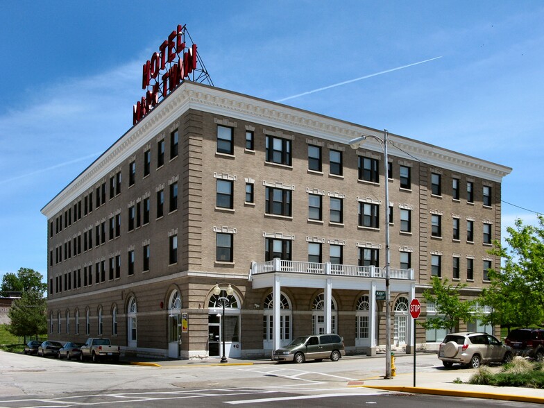 200 S Main St, Hannibal, MO à vendre - Photo du bâtiment - Image 2 de 2