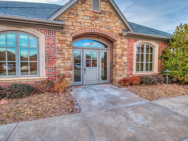 1000 NW 139th Street Pky, Oklahoma City, OK à louer - Photo du bâtiment - Image 2 de 27