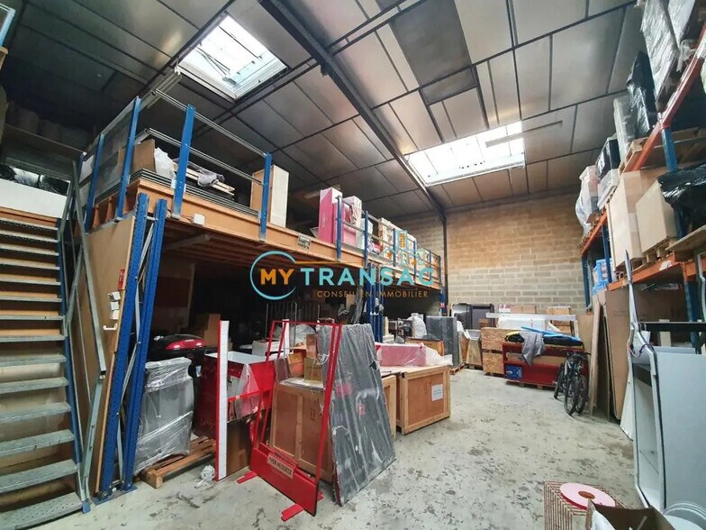 Flex in Les Pavillons-sous-Bois for lease - Interior Photo - Image 3 of 3