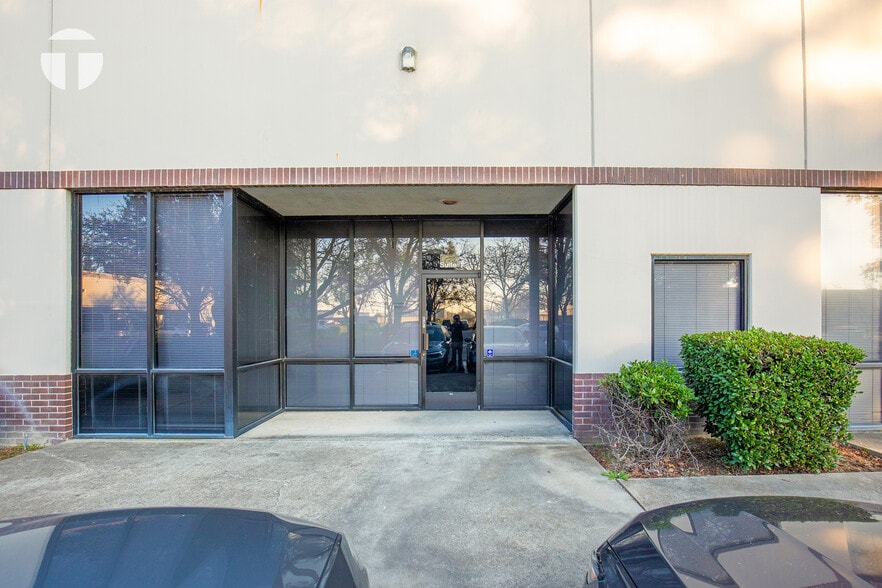 819 Striker Ave, Sacramento, CA for lease - Building Photo - Image 3 of 11