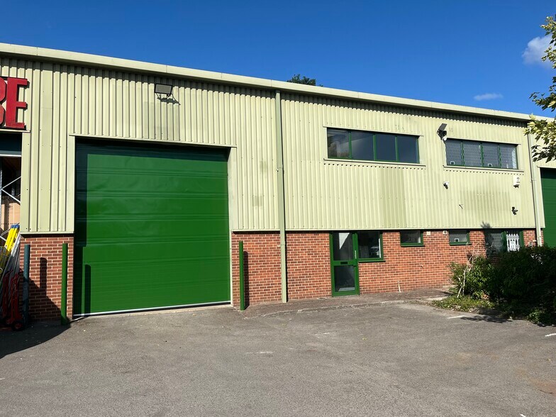 Primrose Hl, Kings Langley for lease - Building Photo - Image 2 of 5