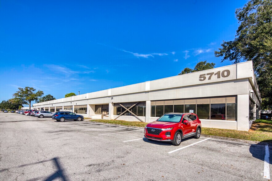 5710 Hoover Blvd, Tampa, FL à vendre - Photo du bâtiment - Image 2 de 8