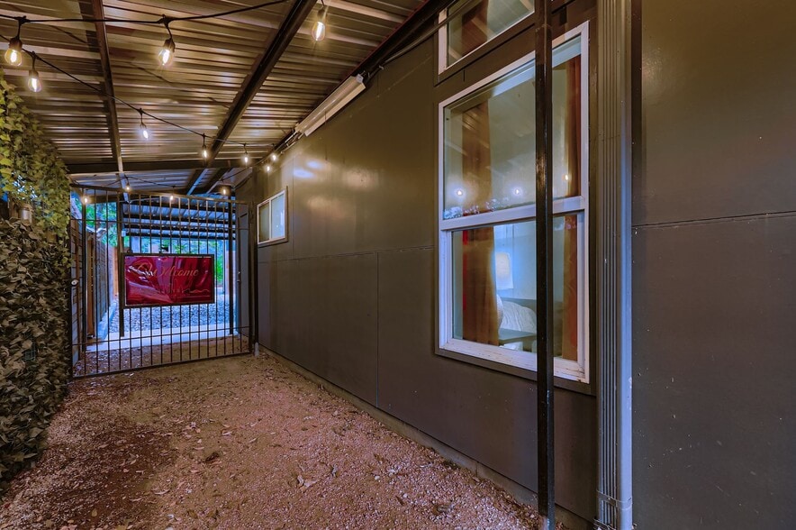 2426 Webberville Rd, Austin, TX for lease - Building Photo - Image 2 of 3