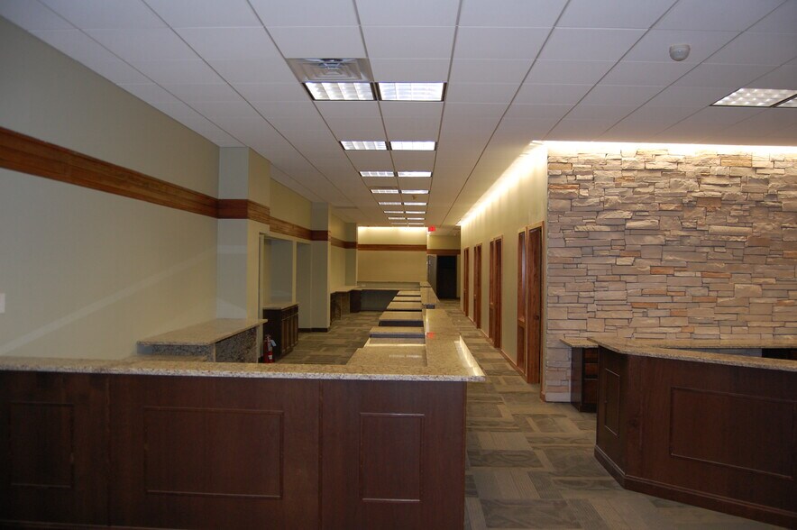 222 E Main St, Belleville, IL à louer - Photo intérieure - Image 2 de 17