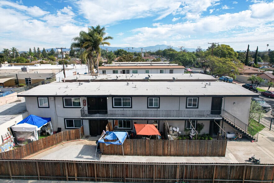 1917 W Myrtle St, Santa Ana, CA à vendre - Photo du bâtiment - Image 3 de 9