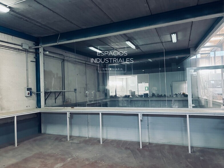 Industriel dans Humanes de Madrid, Madrid à vendre - Photo du bâtiment - Image 2 de 14