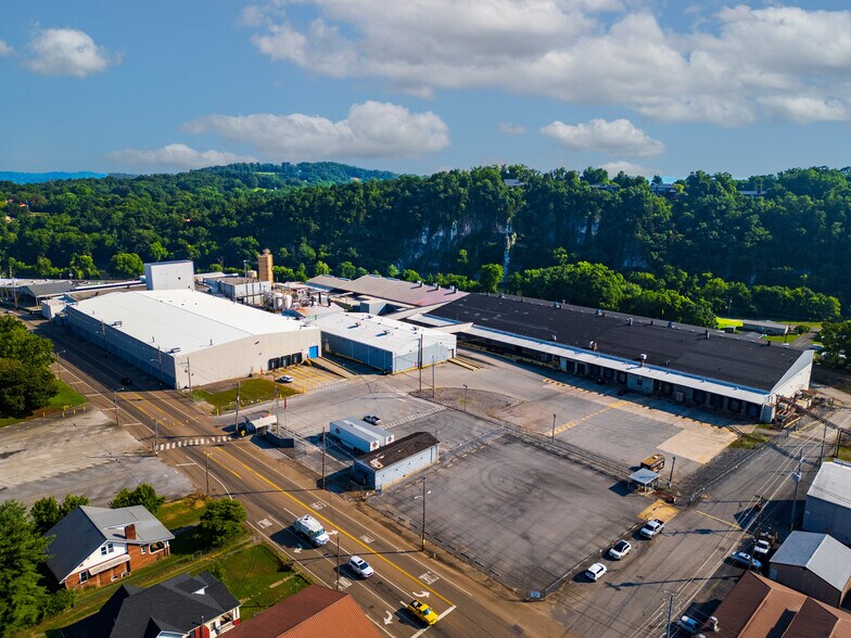 540 E Broadway, Newport, TN à louer - Photo du bâtiment - Image 2 de 24