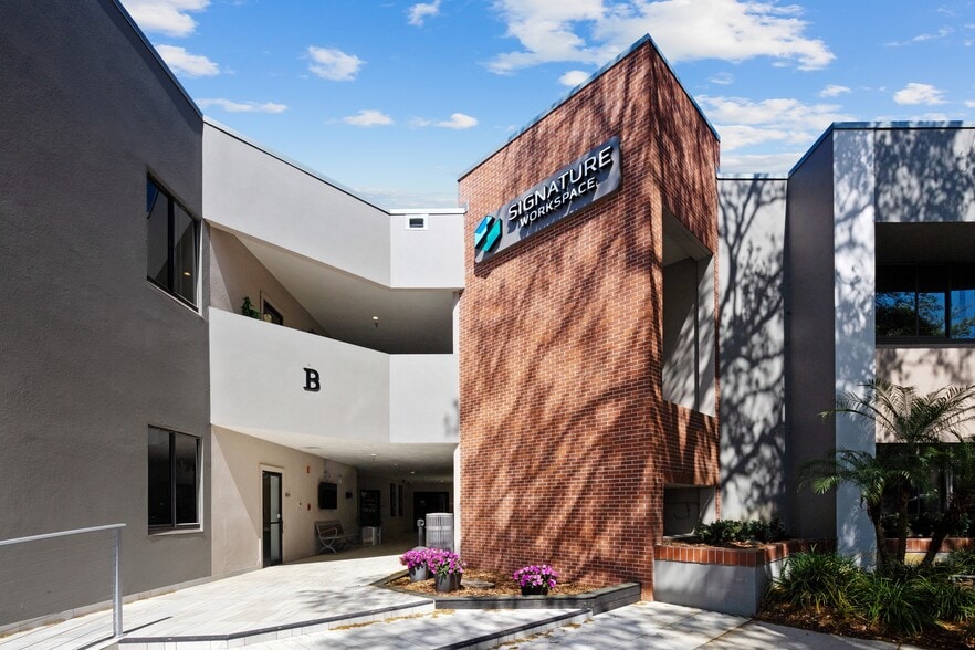 2454 N McMullen Booth Rd, Clearwater, FL à louer - Photo du bâtiment - Image 1 de 17