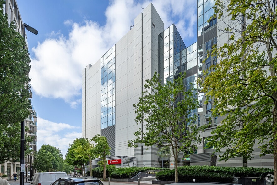 4 Thomas More Sq, London for lease - Building Photo - Image 2 of 22